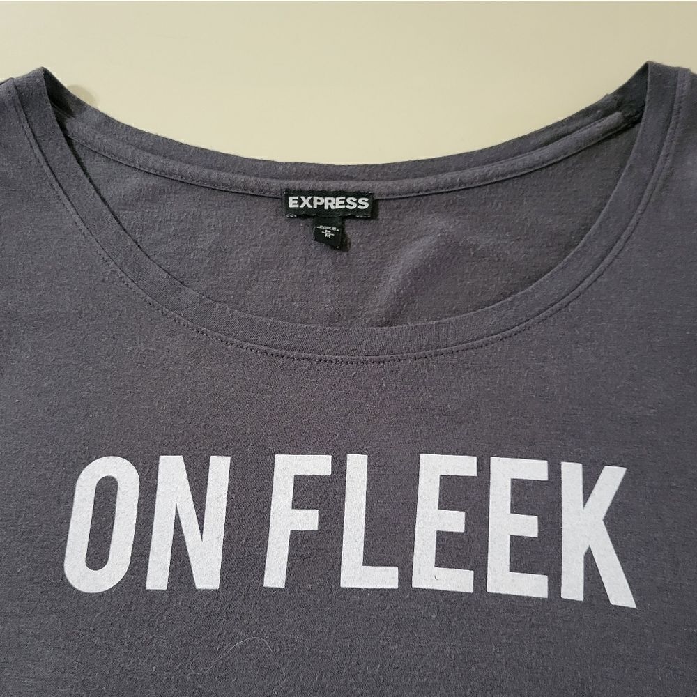 Express Women's Gray Roundneck Graphic On Fleek Short Sleeve T-shirt - Picture 6 of 10